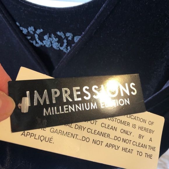 Impressions Millennium Edition Black Velvet Top With Attached Velvet Scoop Shell - Picture 4 of 7